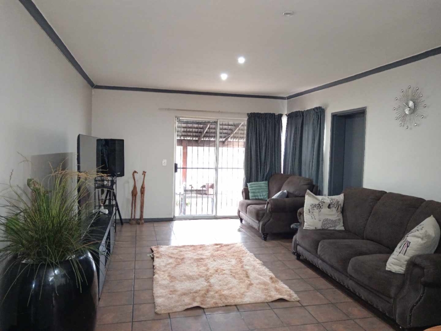 To Let 3 Bedroom Property for Rent in Protea Heights Western Cape